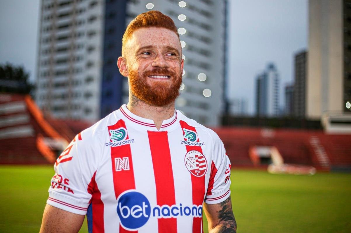 Souza, meio-campista (Nutico)