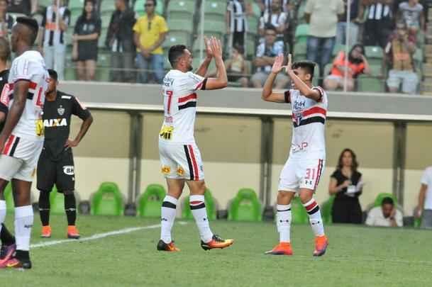 Gilberto marcou o gol da vitria de virada do So Paulo no Independncia