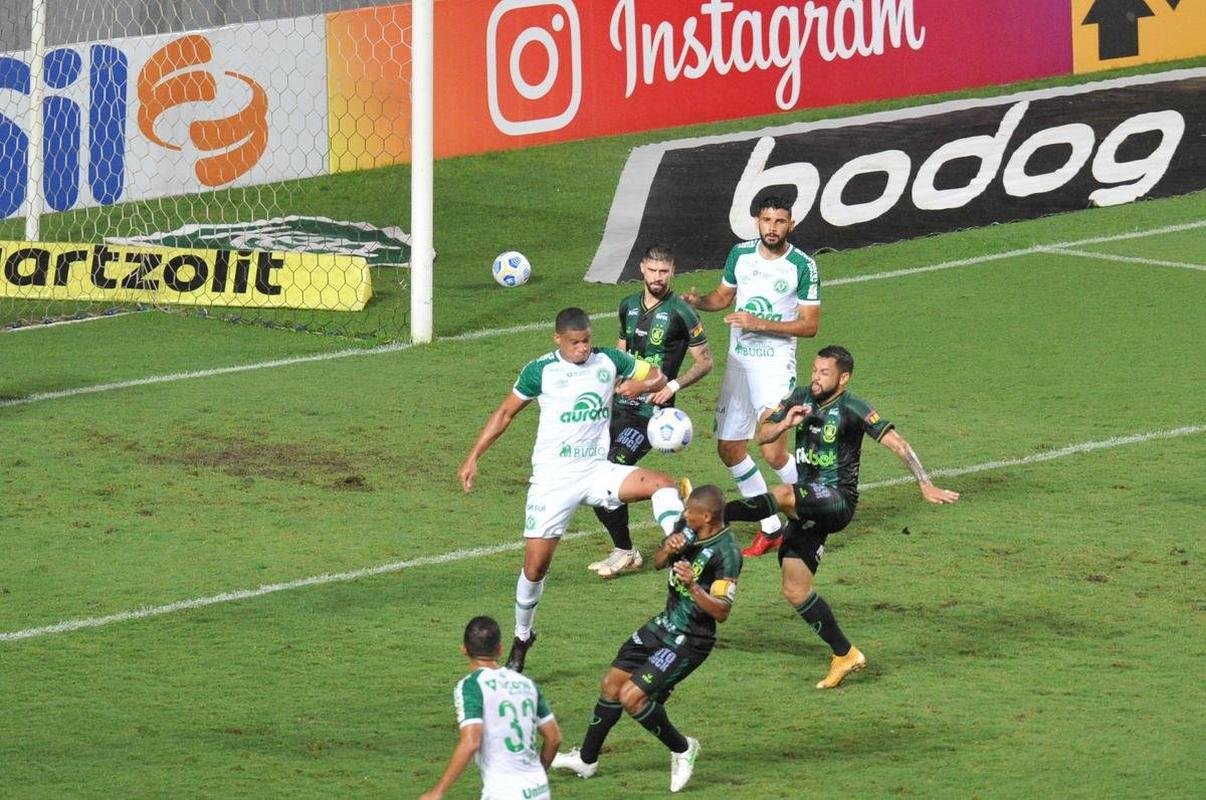 Fotos da vitria do Amrica sobre a Chapecoense, por 3 a 0, no Independncia, pela 35 rodada do Campeonato Brasileiro