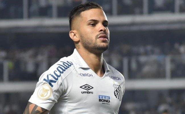 Lateral Auro deixar� o Santos