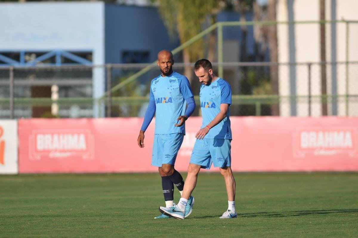 Aps conquistar o Mineiro, jogadores do Cruzeiro voltaram ao trabalho nesta tera-feira