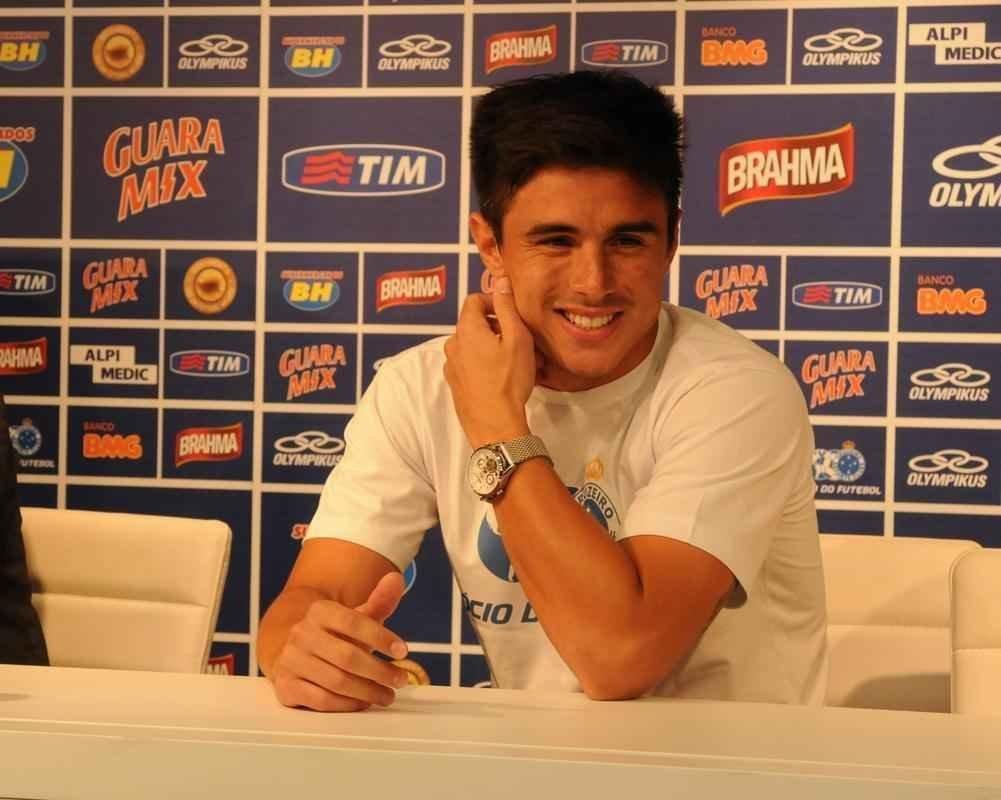 Willian foi emprestado ao Cruzeiro pelo Metalist, da Ucrnia, como parte do pagamento pela compra do meia Diego Souza. A transferncia foi concretizada em julho de 2013. Um ano depois, o atacante teve os direitos econmicos adquiridos ao clube ucraniano por 3,5 milhes de euros. Em 185 jogos, o Bigode fez 40 gols e ganhou trs trofus: um do Mineiro e dois do Brasileiro.