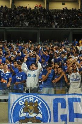 Torcida do Cruzeiro lotou o Mineiro em duelo com o Grmio pela semifinal da Copa do Brasil