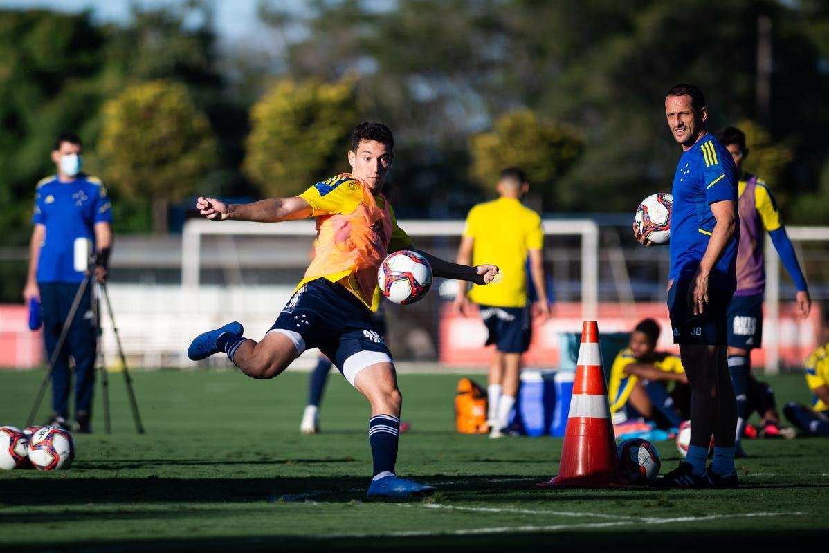 Fotos do treino do Cruzeiro na tarde desta quinta-feira (19/8), na Toca da Raposa II, em Belo Horizonte. Time fechou a preparao para enfrentar o Confiana, s 21h30 desta sexta-feira, no Mineiro