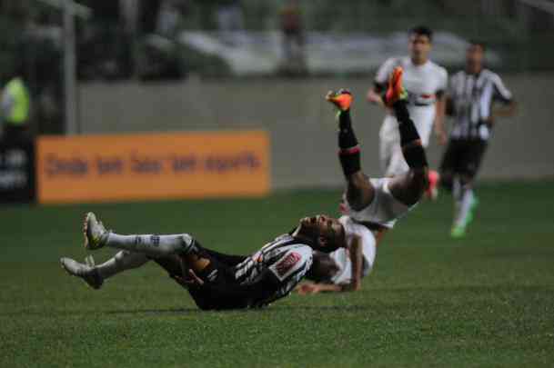 Galinho  goleado pelo So Paulo por 4 a 1, no Independncia, nas semifinais da Taa BH Sub-17