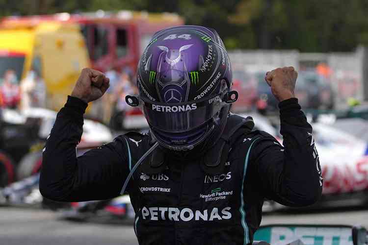 Lewis Hamilton vence GP da Espanha e é lider do campeonato mundial