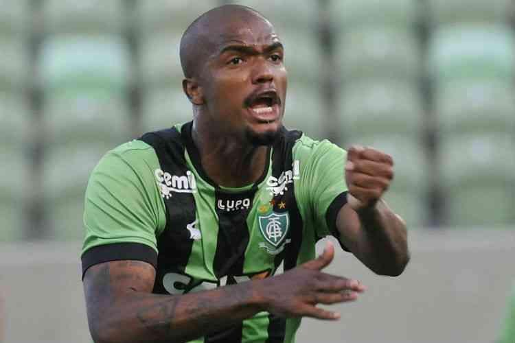 Messias, do Rio Ave. O zagueiro de 25 anos já foi sondado pelo Atlético em dezembro de 2018, quando ainda defendia o América. Hoje, ele está no Rio Ave, de Portugal. O defensor, contudo, não está atuando com regularidade. Nas duas últimas temporadas, disputou 14 jogos. Poderia ser uma opção com pouco investimento.