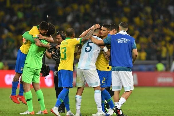 Fotos da vitria do Brasil sobre a Argentina, por 2 a 0, no Mineiro, pela semifinal da Copa Amrica; Gabriel Jesus e Firmino marcaram os gols da seleo em BH