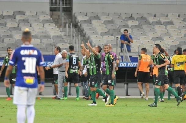 Bryan marcou o gol de empate do Amrica aos 46 do segundo tempo