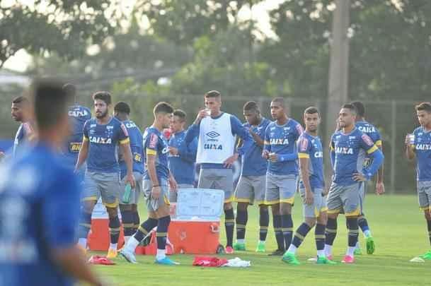 Rafael Marques treinou pela primeira vez na Toca da Raposa II como jogador do Cruzeiro: jogou futevlei, passou por batismo e depois trabalhou normalmente com bola