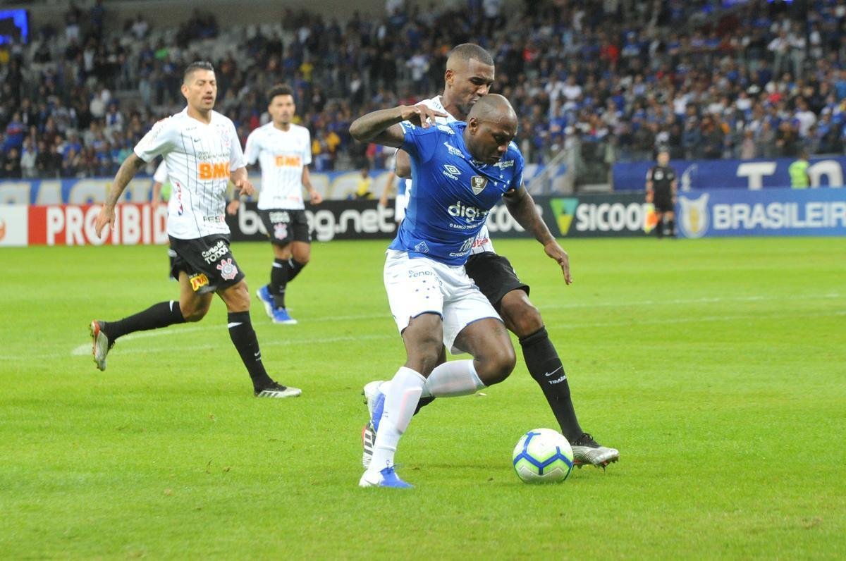 Fotos de Cruzeiro x Corinthians, no Mineiro, pela oitava rodada do Campeonato Brasileiro