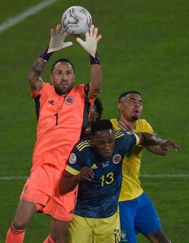 Brasil e Colmbia se enfrentaram no Estdio Nilton Santos, pelo Grupo B da Copa Amrica