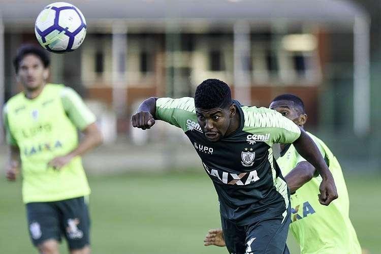 Capixaba (Chapecoense-SC) - Jogos: 2 / Gol: 0 - O atacante foi emprestado  Chapecoense juntamente com Marquinhos. Porm, no tem tido chances de ajudar a equipe na luta contra o rebaixamento. Jogou apenas duas vezes. Aos 21 anos, Capixaba passou antes pelo Amrica, onde tambm teve poucas oportunidades. O jogador teve sua primeira chance como profissional no Atltico com o tcnico Diego Aguirre, no Campeonato Mineiro de 2016. 