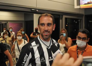 Zagueiro uruguaio quer retribuir carinho da torcida na chegada ao Galo com dedicação máxima em campo