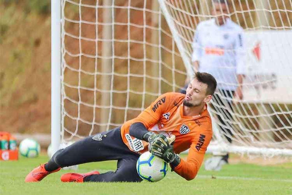 Michael - 2017 - atual: revelado pelo Atl�tico, o goleiro fez sua estreia no profissional no Campeonato Mineiro de 2020. Pelo clube, foram apenas nove partidas disputadas. Ele foi emprestado ao Pa�os Ferreira, de Portugal, e atualmente defende o Confian�a, tamb�m por empr�stimo.