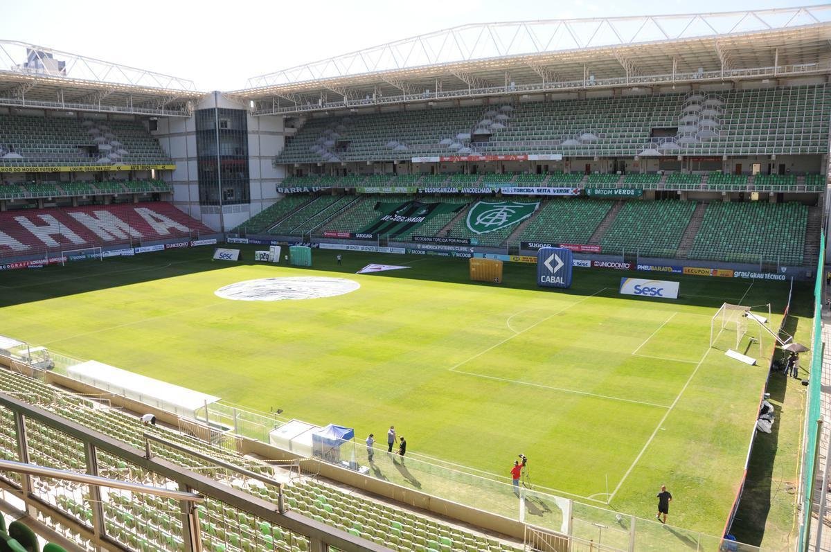 Sem pblico, o estdio Independncia recebeu neste domingo o clssico entre Amrica e Atltico pela 10 rodada do Campeonato Mineiro. Foram 131 dias sem bola rolando no Horto, em BH. No retorno do futebol em Minas, em plena pandemia da COVID-19, estdio seguiu protocolo recomendado pela FMF para evitar contaminaes pelo novo coronavrus. (Juarez Rodrigues/EM?DAPress)