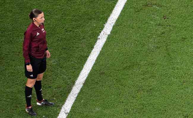 Stephanie Frappart, um dos 36 rbitros convocados pela Fifa para a Copa do Mundo, foi 4 rbitro em duas partidas at agora; mas ainda no entrou em campo