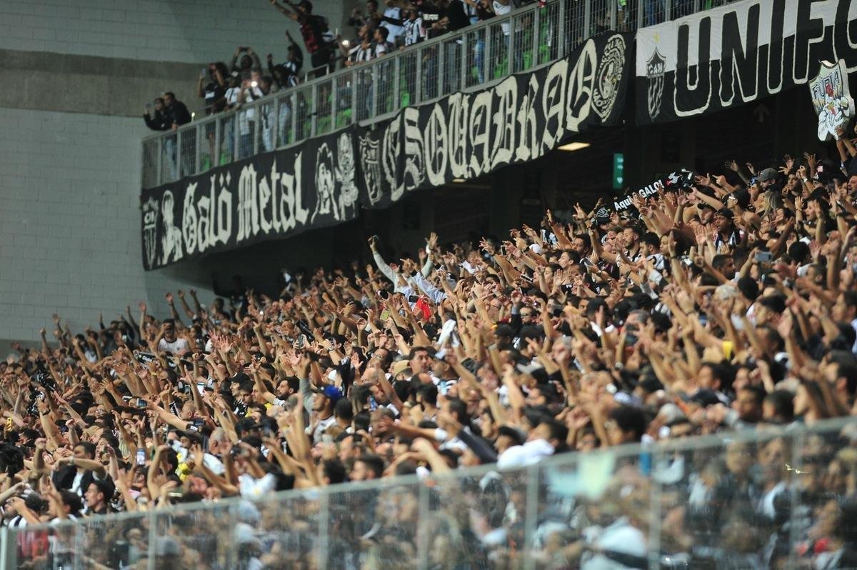Galo deslanchou no segundo tempo com gols de Fbio Santos, de pnalti, e Vinicius
