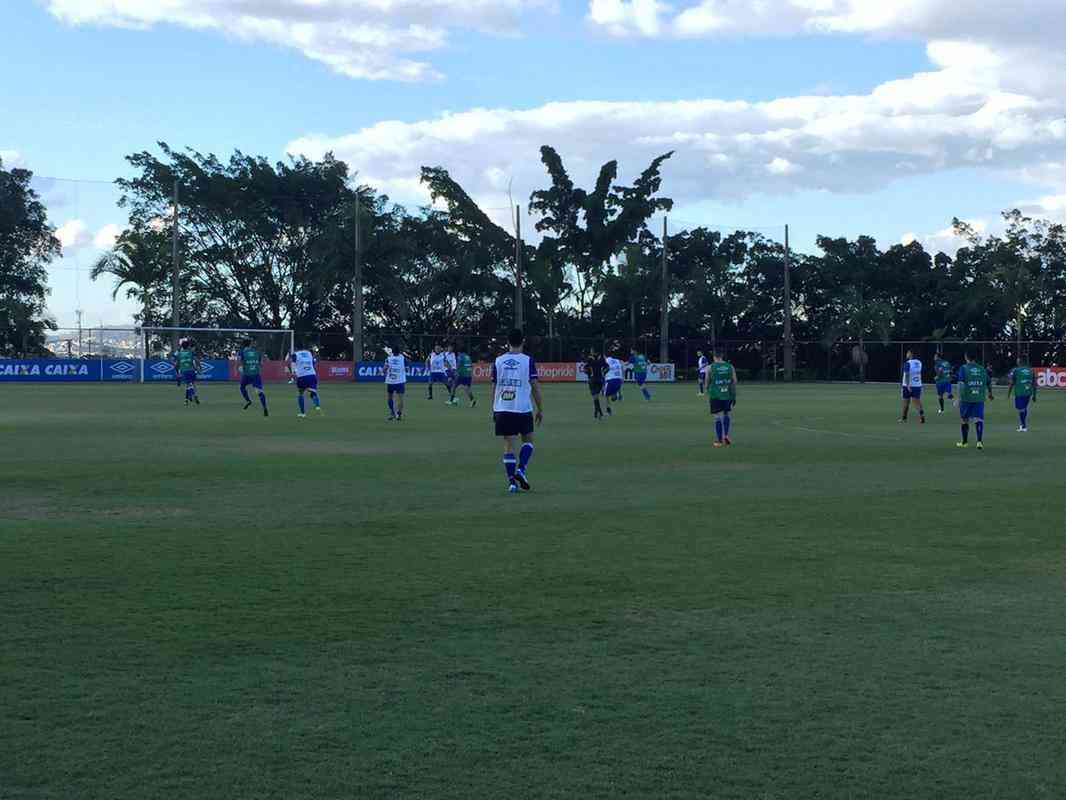 Scios do futebol jogaram pelada com ex-jogadores do Cruzeiro na Toca da Raposa II