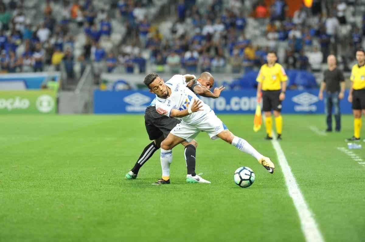 Imagens da torcida e da partida entre Cruzeiro e Santos, no Mineiro