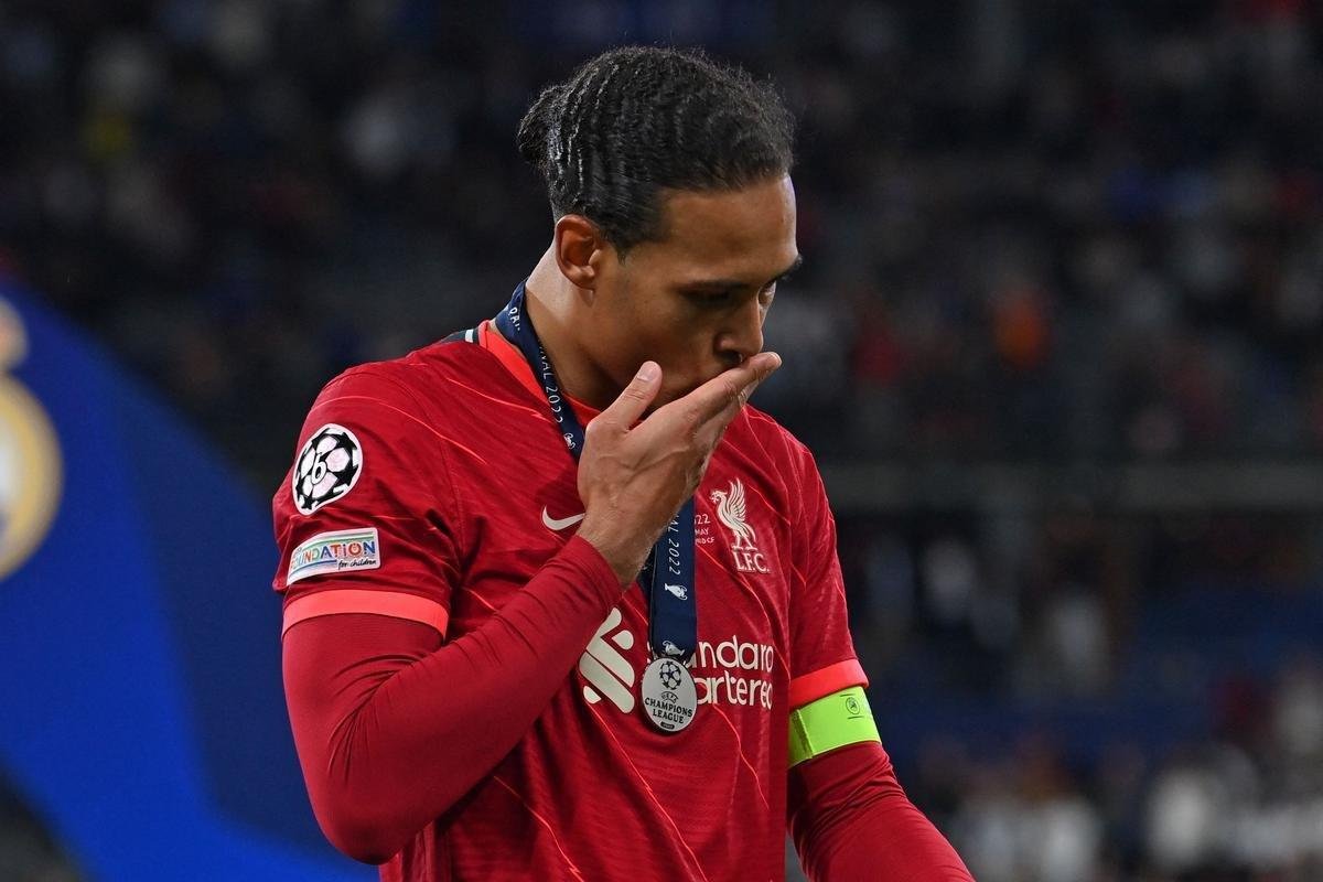 Fotos da decepo de torcedores e jogadores do Liverpool com a perda do ttulo da Champions League