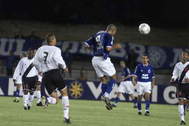 For the 2003 Brazilian Championship, Cruzeiro beat Vasco 4-1 at Mineir