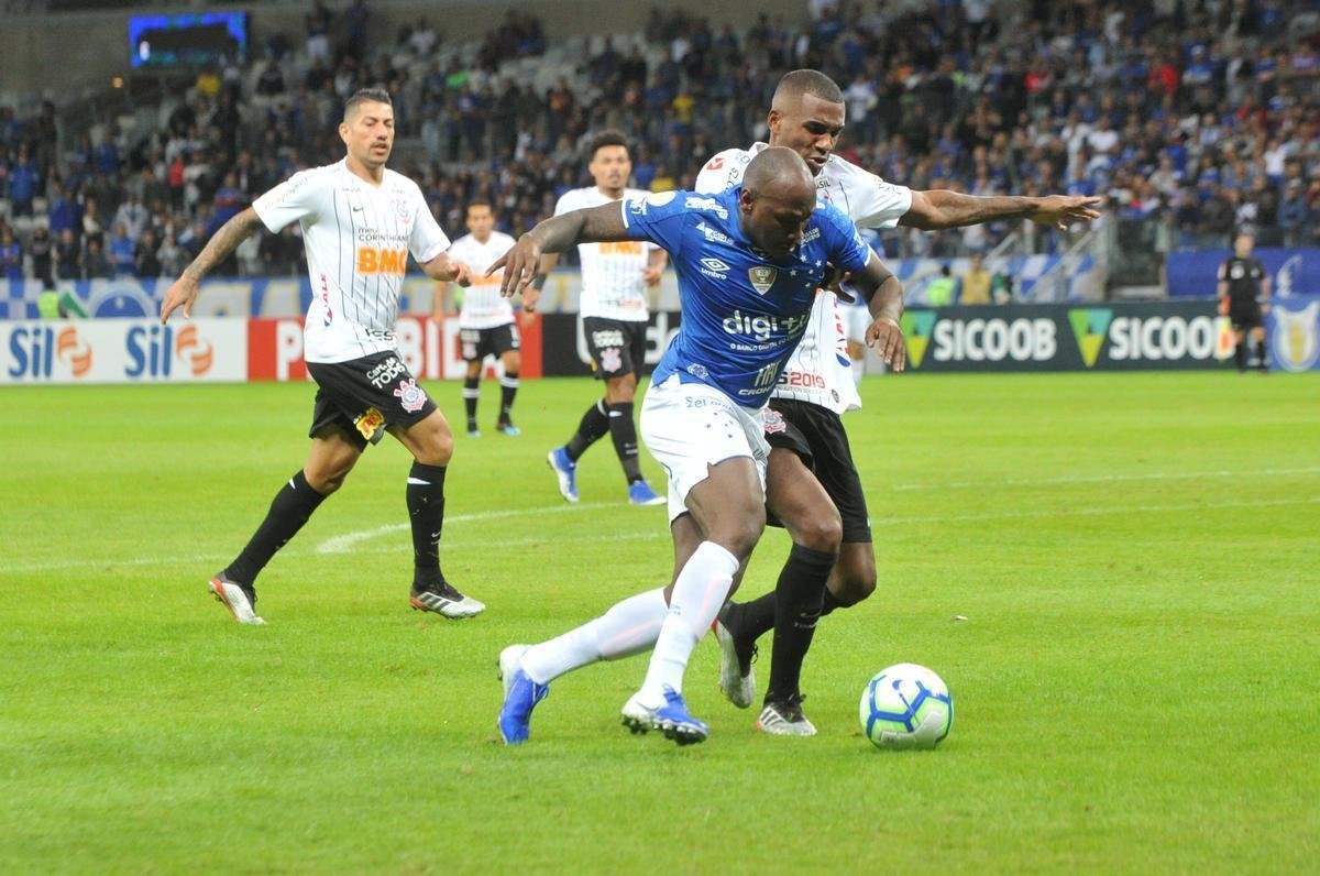 Fotos de Cruzeiro x Corinthians, no Mineiro, pela oitava rodada do Campeonato Brasileiro