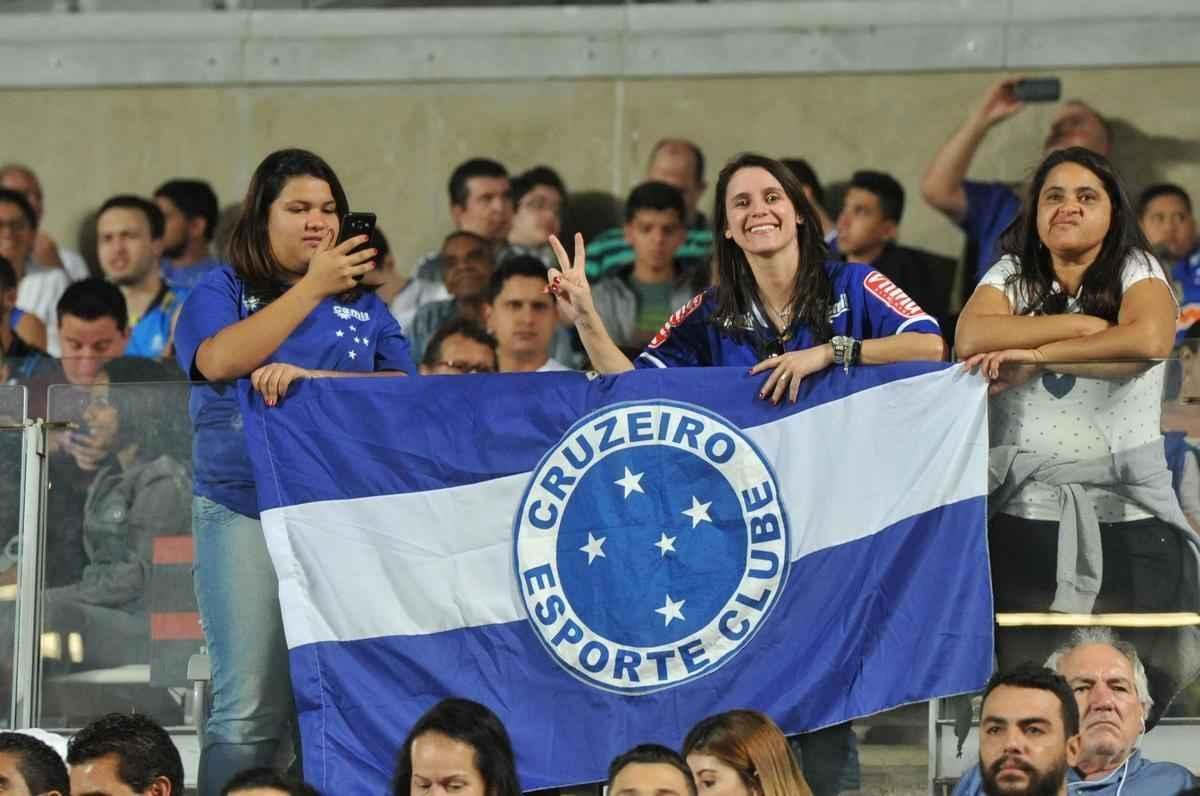 Imagens da torcida e da partida entre Cruzeiro e Santos, no Mineiro
