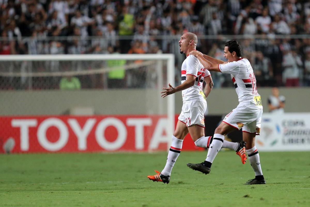 18/05/2016: zagueiro Maicon comemora o gol que eliminou o Atltico nas quartas de final da Libertadores. Partida no Independncia teve vitria do Atltico por 2 a 1, mas queda alvinegra pelo critrio do gol qualificado.