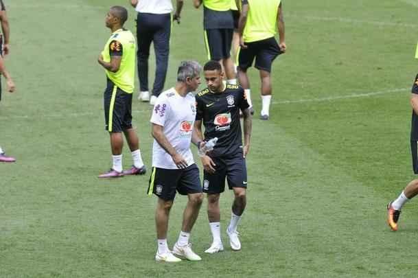 Nesta quarta-feira  tarde (09/11), Seleo Brasileira fez mais um treino no Mineiro e encerrou preparao para enfrentar a Argentina pelas Eliminatrias da Copa do Mundo