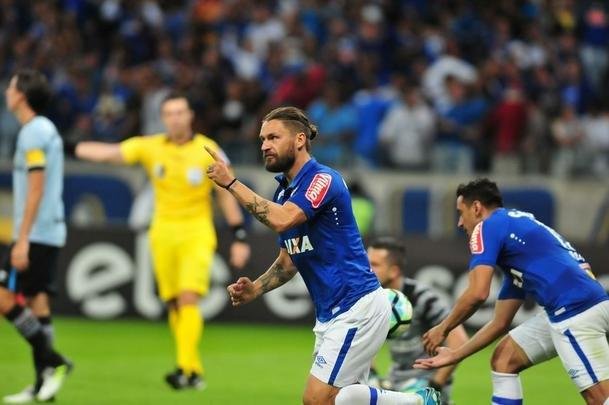 Imagens do jogo entre Cruzeiro e Grmio, pela 8 rodada do Campeonato Brasileiro, no Mineiro