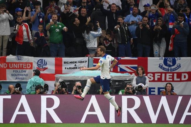 Fotos do duelo entre Inglaterra e Frana, pelas quartas de final da Copa do Mundo, no estdio Al Bayt, em Al Khor