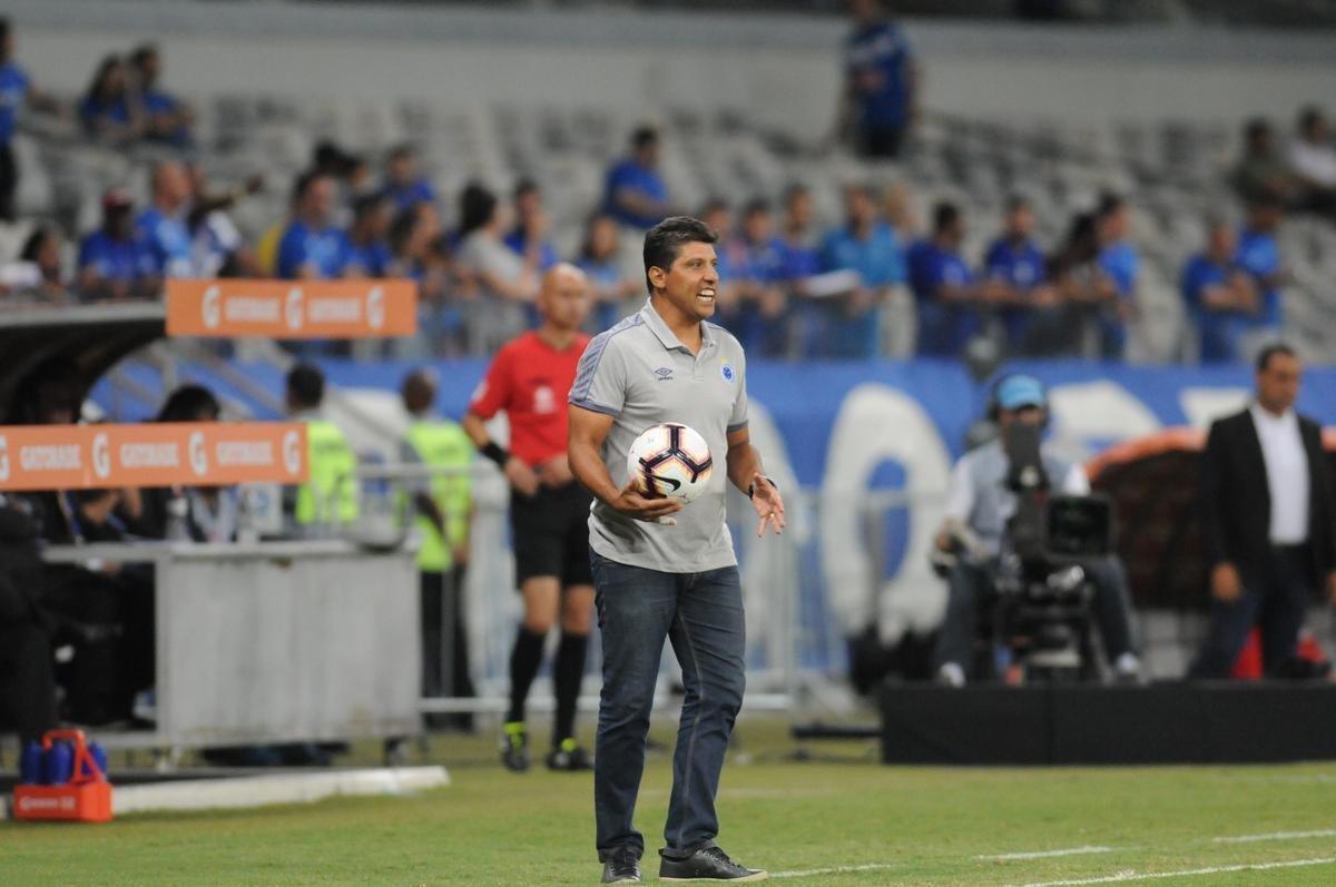 Fotos do jogos entre Cruzeiro e Deportivo Lara no Mineiro