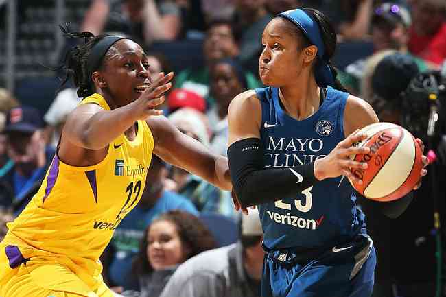 Los Angeles Sparks e Minnesota Lynx, de Maya Moore (direita), decidiram as ltimas duas finais da WNBA