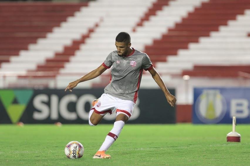 Nutico pressiona na segunda etapa, mas no consegue marcar gol em casa e fica no 0 a 0 com o Vitria. Alvirrubros ao menos impediram crescimento de sequncias de derrotas diante de rival direto na briga contra o rebaixamento