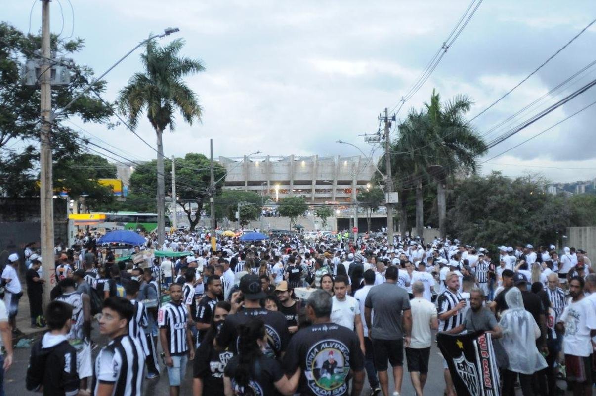 Fotos da torcida do Atltico na chegada ao Mineiro para a partida diante do Juventude pela 34 rodada do Brasileiro
