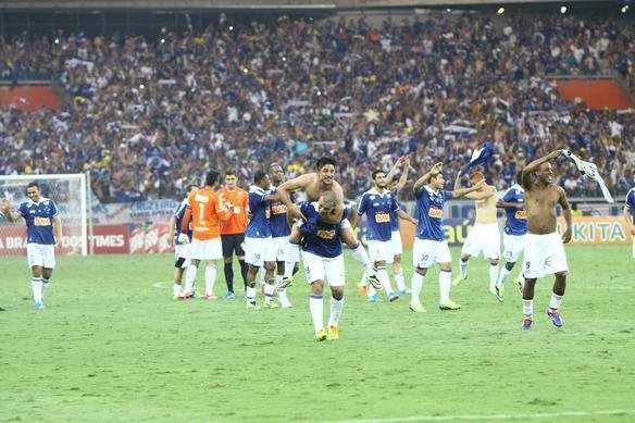 Partida vlida pela 33 rodada do Brasileiro, no Mineiro