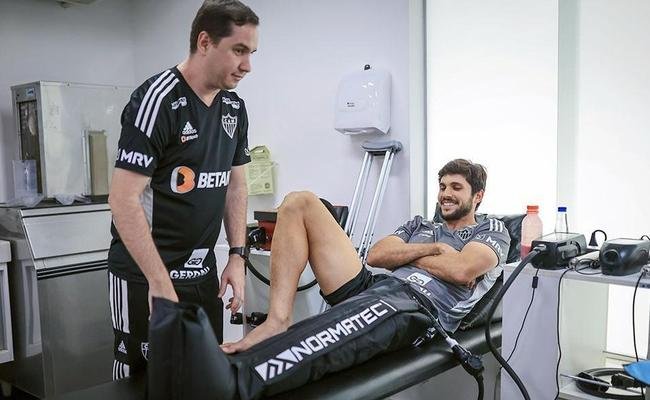 Zagueiro Igor Rabello passou por cirurgia para reconstruo do ligamento cruzado anterior e sutura do menisco medial do joelho esquerdo. Em fisioterapia, jogador deve voltar a atuar somente em 2023