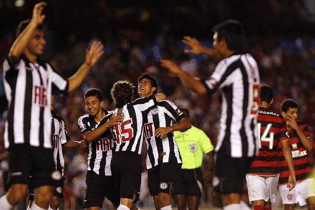 No returno do Campeonato Brasileiro de 2008, o Atltico calou o Maracan, com mais de 80 mil pessoas, ao vencer por 3 a 0. Leandro Almeida, Renan Oliveira e Jos Castillo fizeram os gols da vitria sobre o Flamengo.