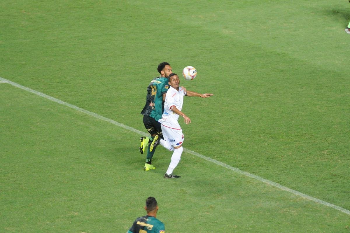 América x Paraná: veja fotos do jogo no Independência