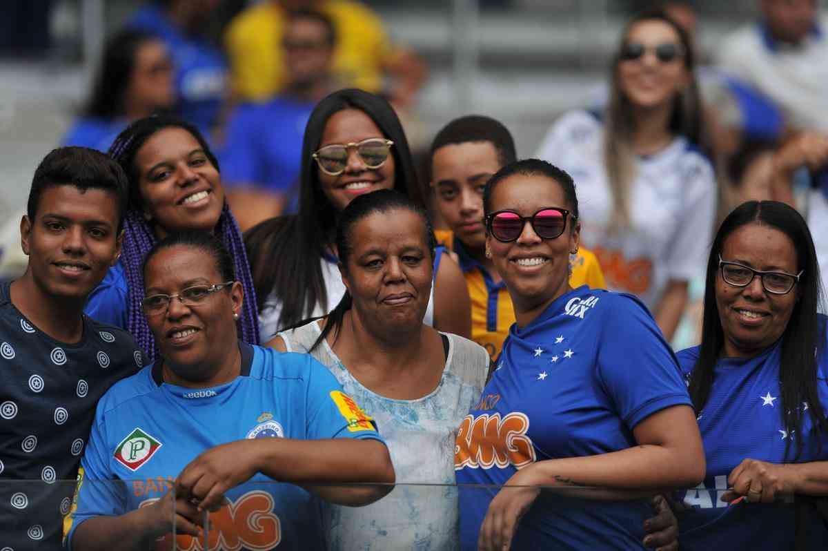 Mames tomam conta das arquibancadas do Mineiro para o duelo entre Cruzeiro e Sport