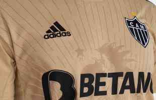 Imagens da camisa dourada do Atltico. Este  o quarto uniforme de jogo lanado pelo Galo em parceria com a Adidas na temporada 2022
