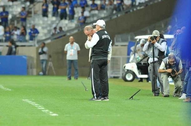 Imagens da torcida e da partida entre Cruzeiro e Santos, no Mineiro