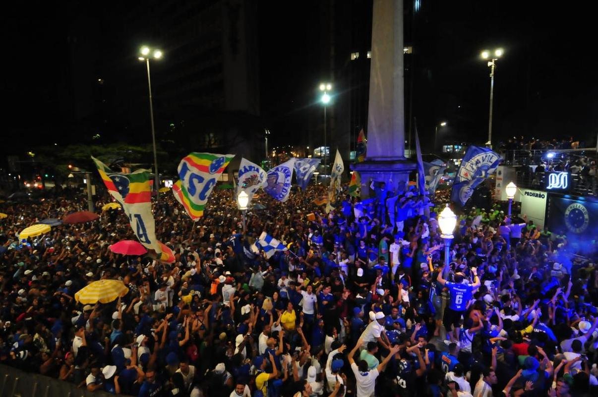 Festa do Cruzeiro na Praa 7 de Setembro, em Belo Horizonte, em comemorao ao acesso  Srie A do Campeonato Brasileiro de 2023
