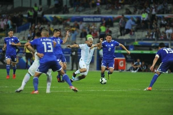 Fotos do duelo entre Argentina e Paraguai, no Mineiro, pela Copa Amrica