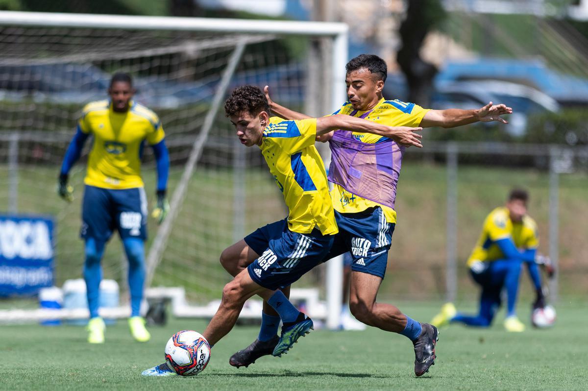 Imagens do último treino do Cruzeiro antes do jogo contra o Coimbra, pelo Campeonato Mineiro