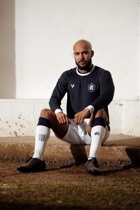 Camisas com mangas longas de Amrica, Botafogo-SP, CSA, Cricima, Figueirense, Remo, Santa Cruz e Vitria