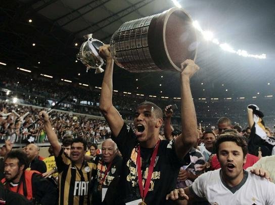 ATLTICO - Autor de gols fundamentais, o zagueiro Leonardo Silva - que se aposentar ao fim do Campeonato Mineiro - foi campeo da Libertadores pelo Atltico, em 2013.