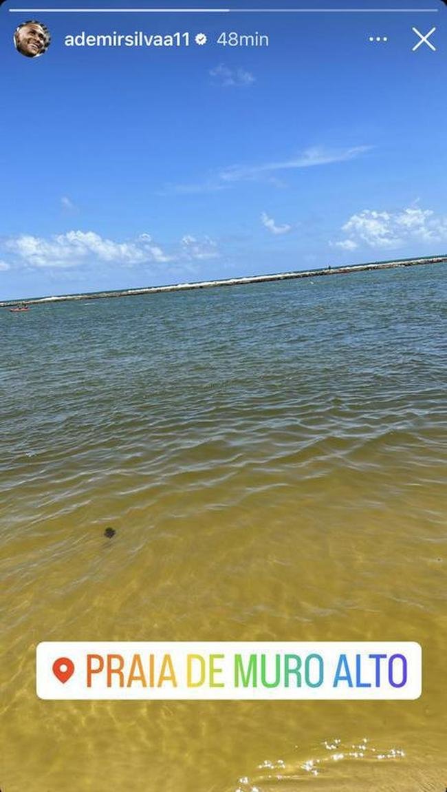 Atacante Ademir publicou foto de paisagem na Praia de Muro Alto, no municpio de Ipojuca, em Pernambuco.