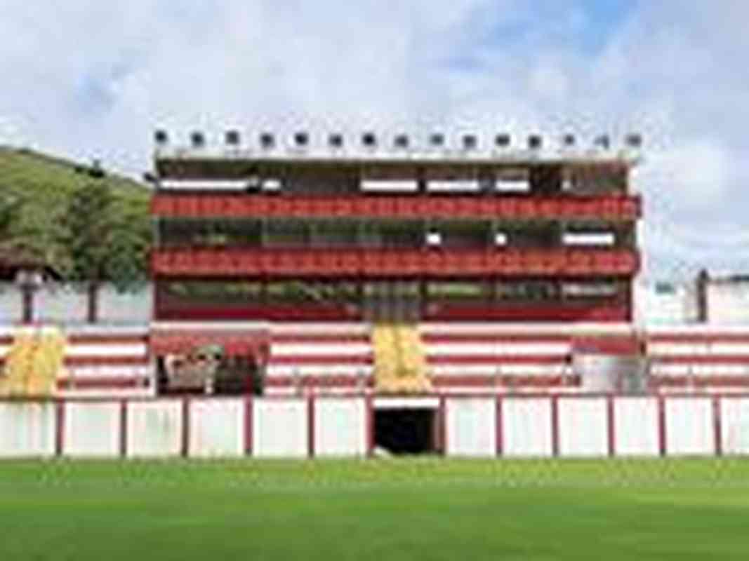 A lotação máxima do estádio Antônio Guimarães de Almeida (Almeidão), em Tombos, casa do Tombense, é de 3.053 torcedores.